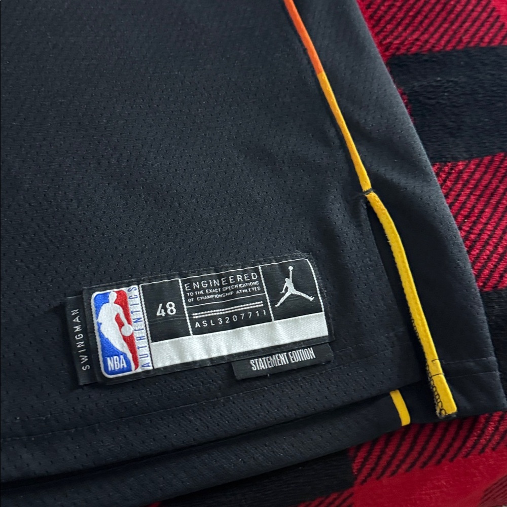 Phoenix Suns #25 Mikal Bridges NBA Jordan Statement Edition Jersey - Picture 6 of 10